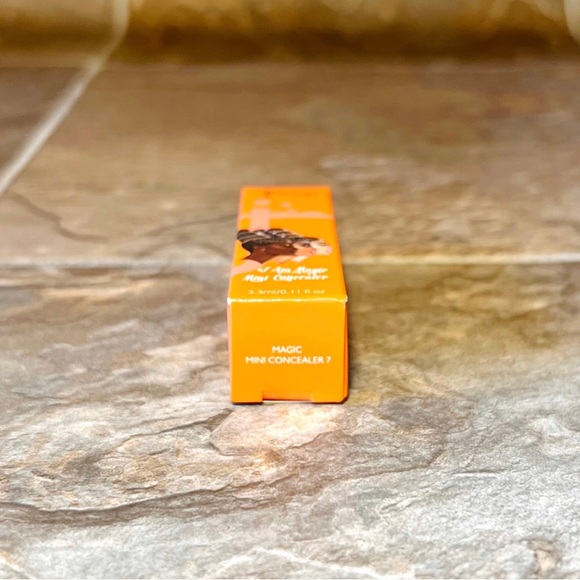 Juvia's Place I Am Magic Travel Size Liquid Concealer 3.3ml/0.11oz - J7 - New - Picture 4 of 5